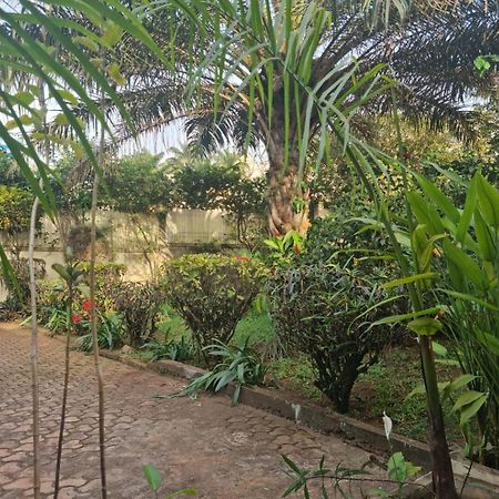 Tout Confort Avec Jardin Entree Bastos Yaounde Ngoại thất bức ảnh