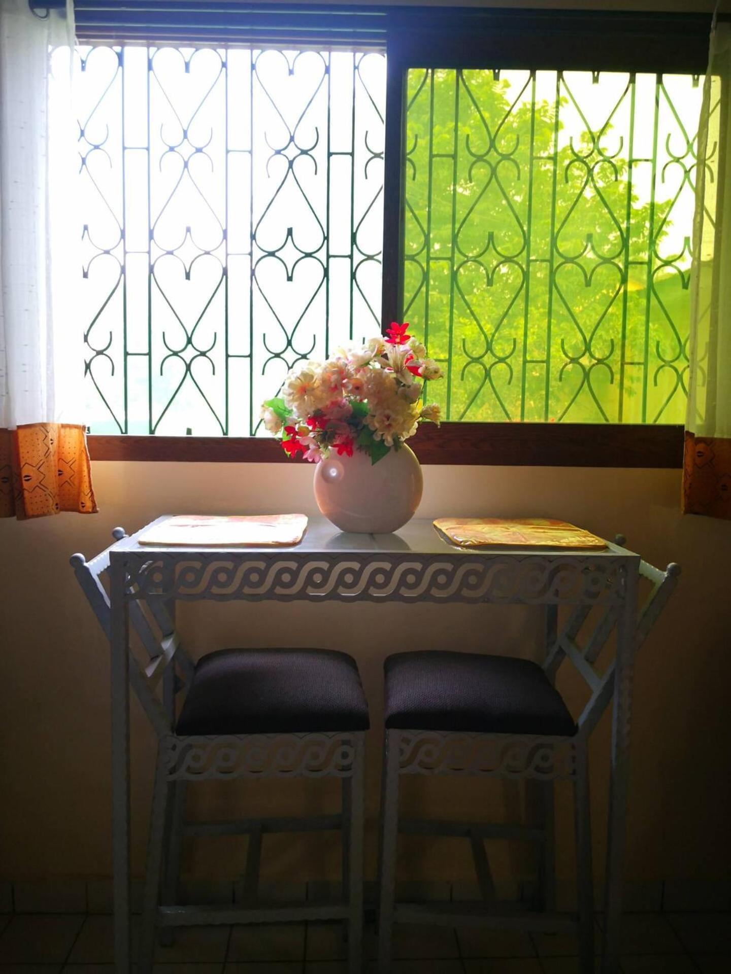 Tout Confort Avec Jardin Entree Bastos Yaounde Ngoại thất bức ảnh